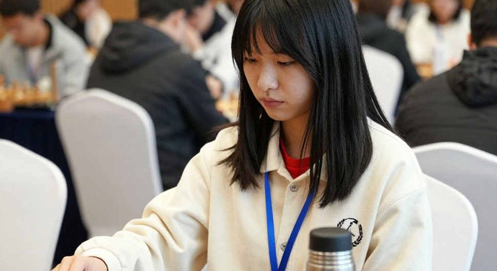 Hai giải đấu, một ngày thi đấu: Đọc gì từ bảng tin FIDE ngày 18/6/2026