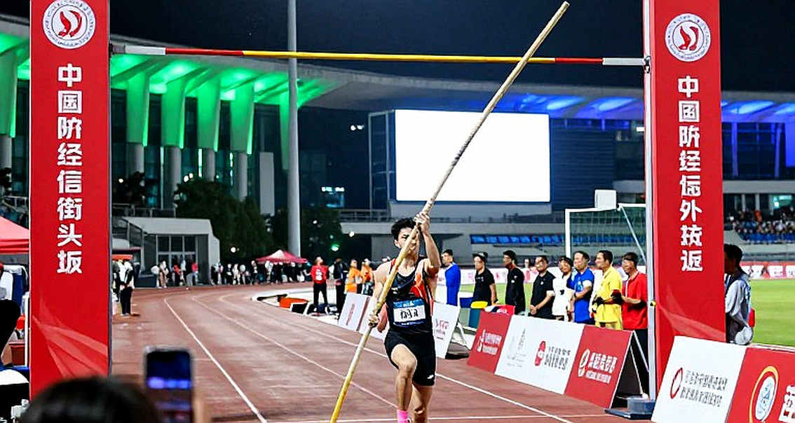 200 mét cõng vợ ở Cần Giờ: tầng chìm của một giải marathon phong trào